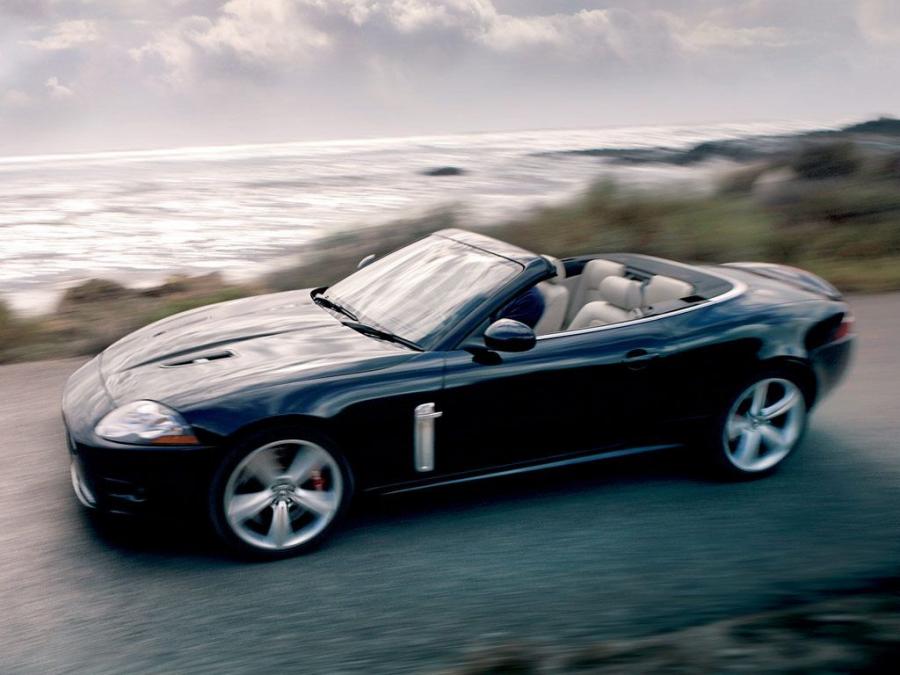  Jaguar XKR Portfolio Convertible 2007 года  (фото 10 из 26)